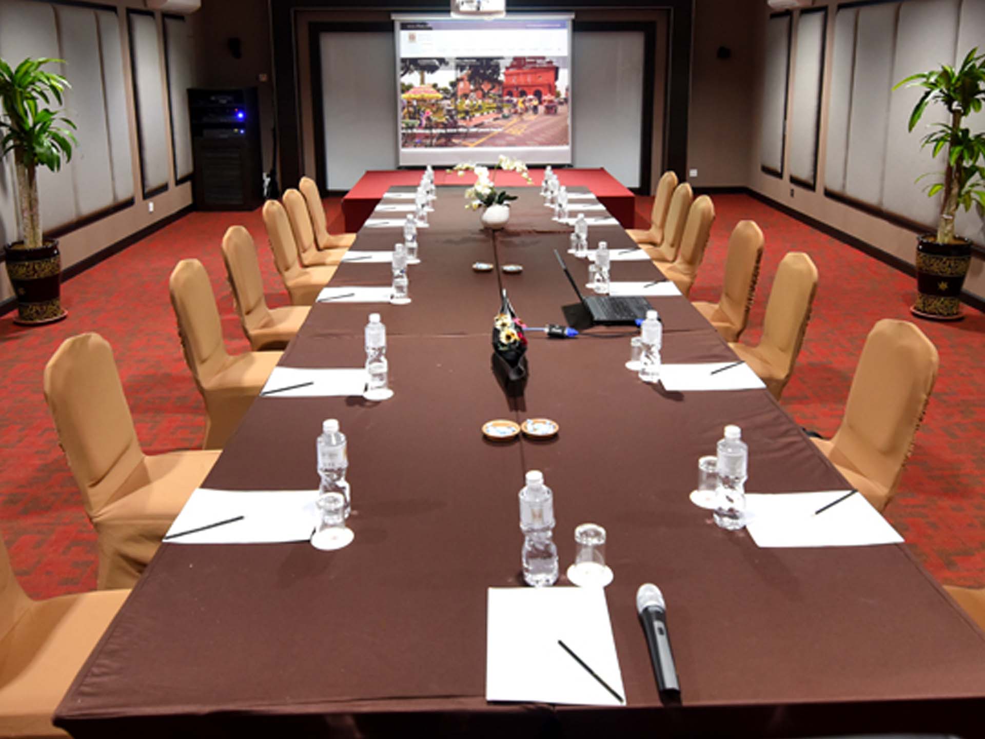 Banquet Hall 2-2