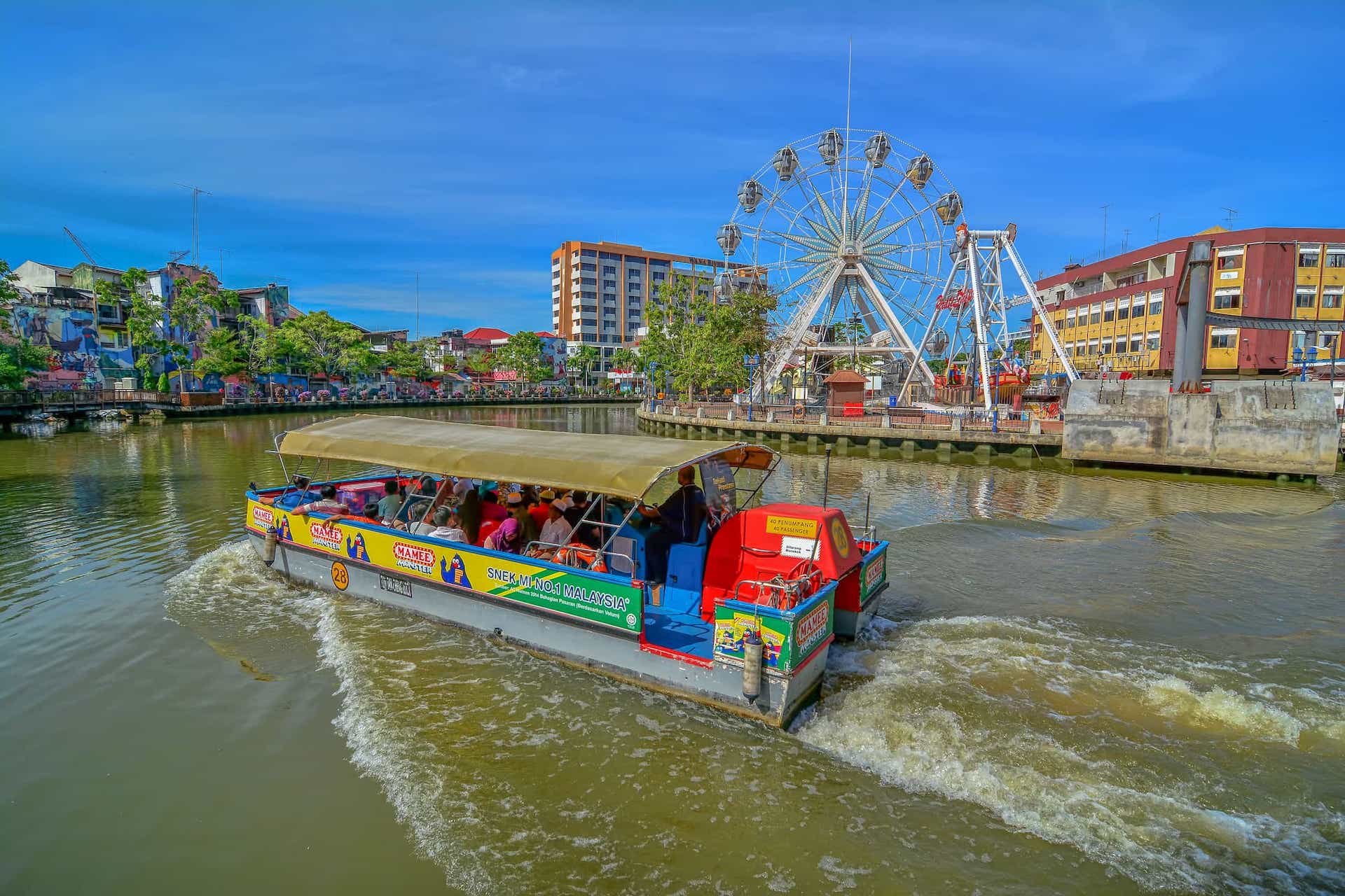 kedai makan area river cruise melaka